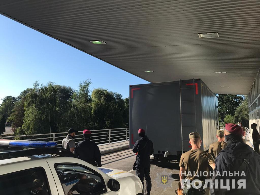 Закарпатська поліція екстрадувала до Угорщини двох злочинців