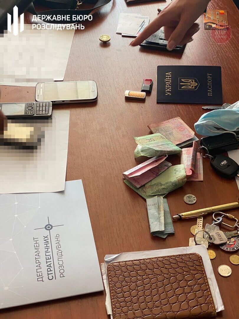 Черкаського правоохоронця викрили на торгівлі наркотиками (фото)