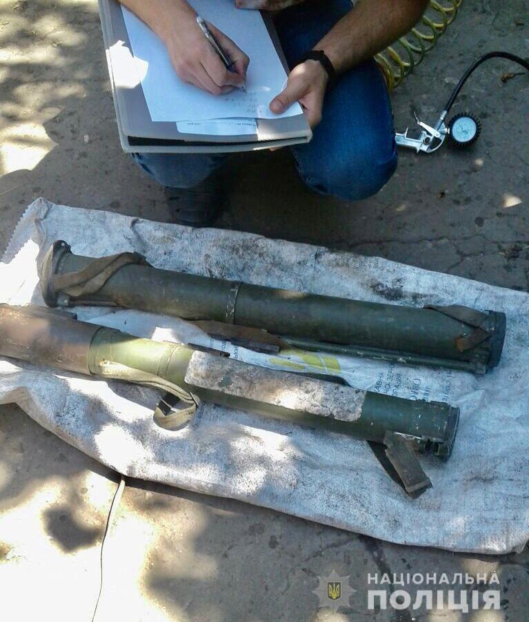 На Херсонщині поліцейські виявили у чоловіка арсенал зброї