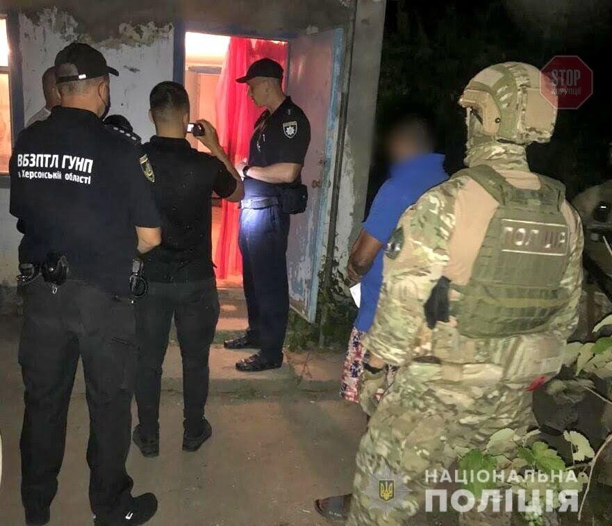 На Херсонщині чоловік тримав рабів і здавав їх в оренду (фото)