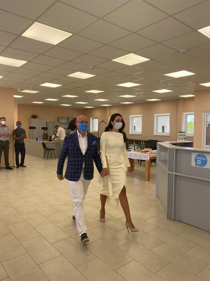 Віцепрем'єр Резніков і телеведуча Зорій одружились на КПВВ ''Каланчак''