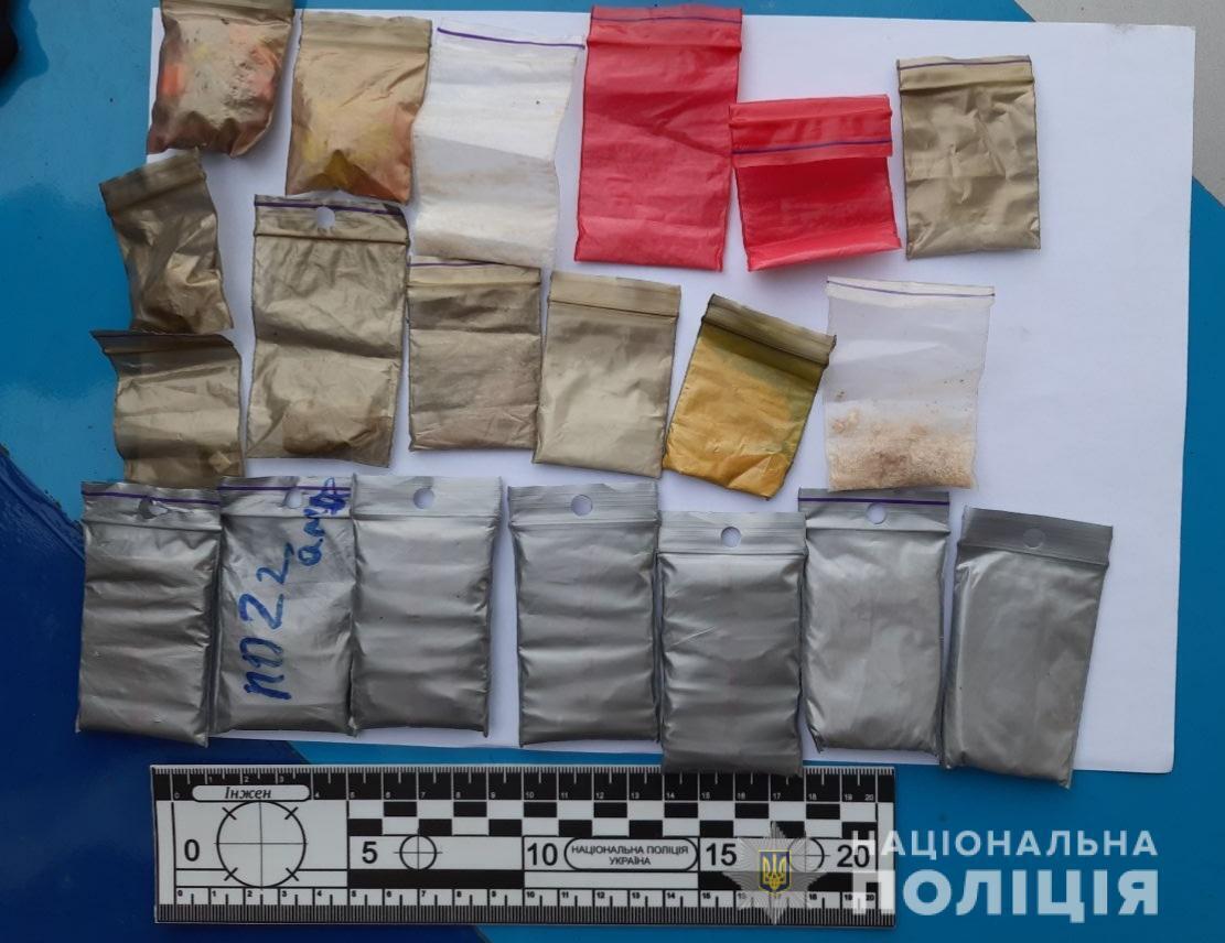 В Одесі поліцейські заарештували жителя Рівненщини за підозрою у зберіганні та збуті психотропів