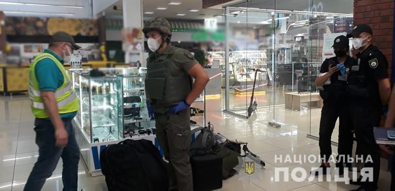 Правоохоронці встановлюють обставини вибуху невідомого предмета в столичному кафе  (ОНОВЛЕНО)