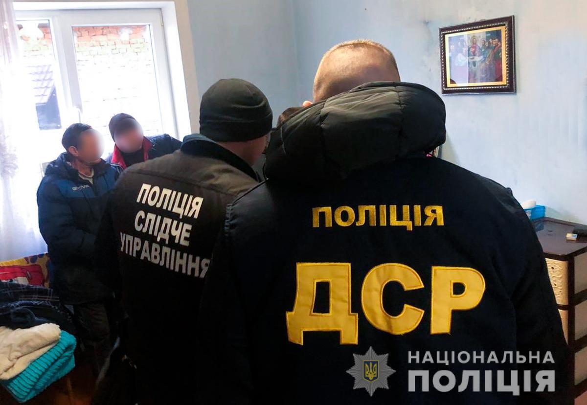 Слідчі Чернівців повідомили про підозру серійним шахраям