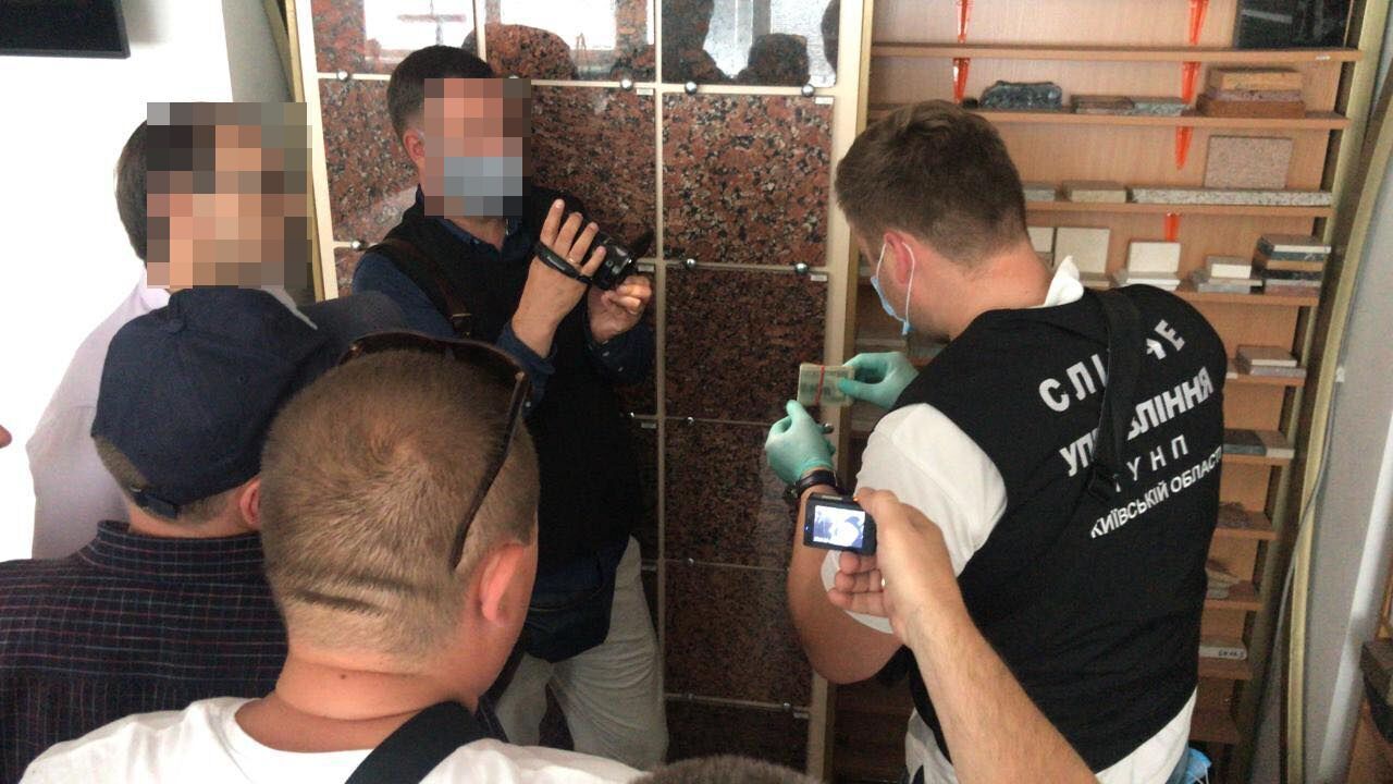 Посадовця Державного гемологічного центру України викрито на одержанні хабара