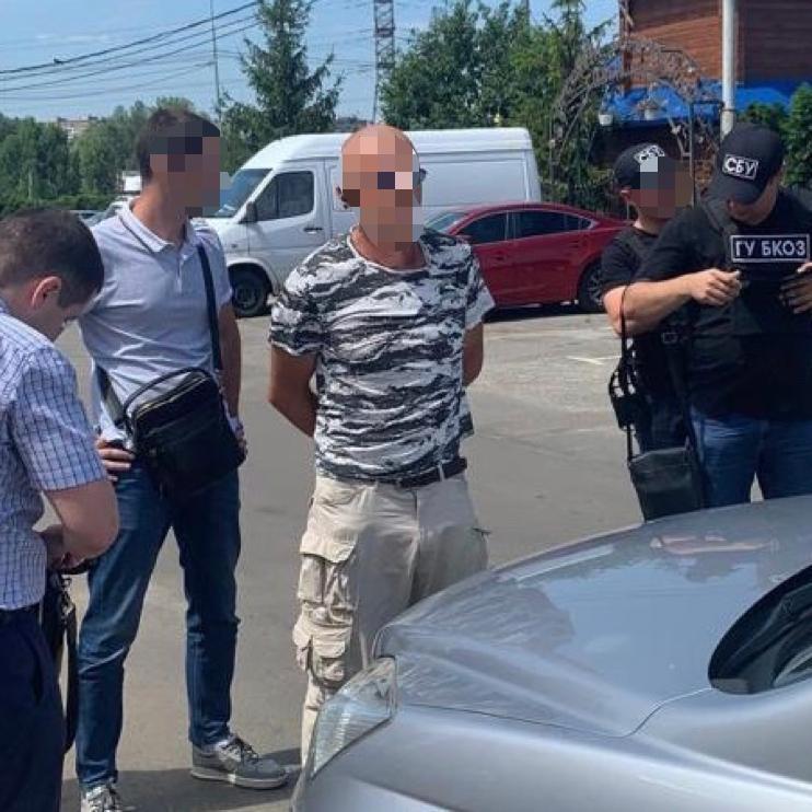 10 тис доларів США за сприяння у похованні на столичному кладовищі - особі повідомлено про підозру (ФОТО)