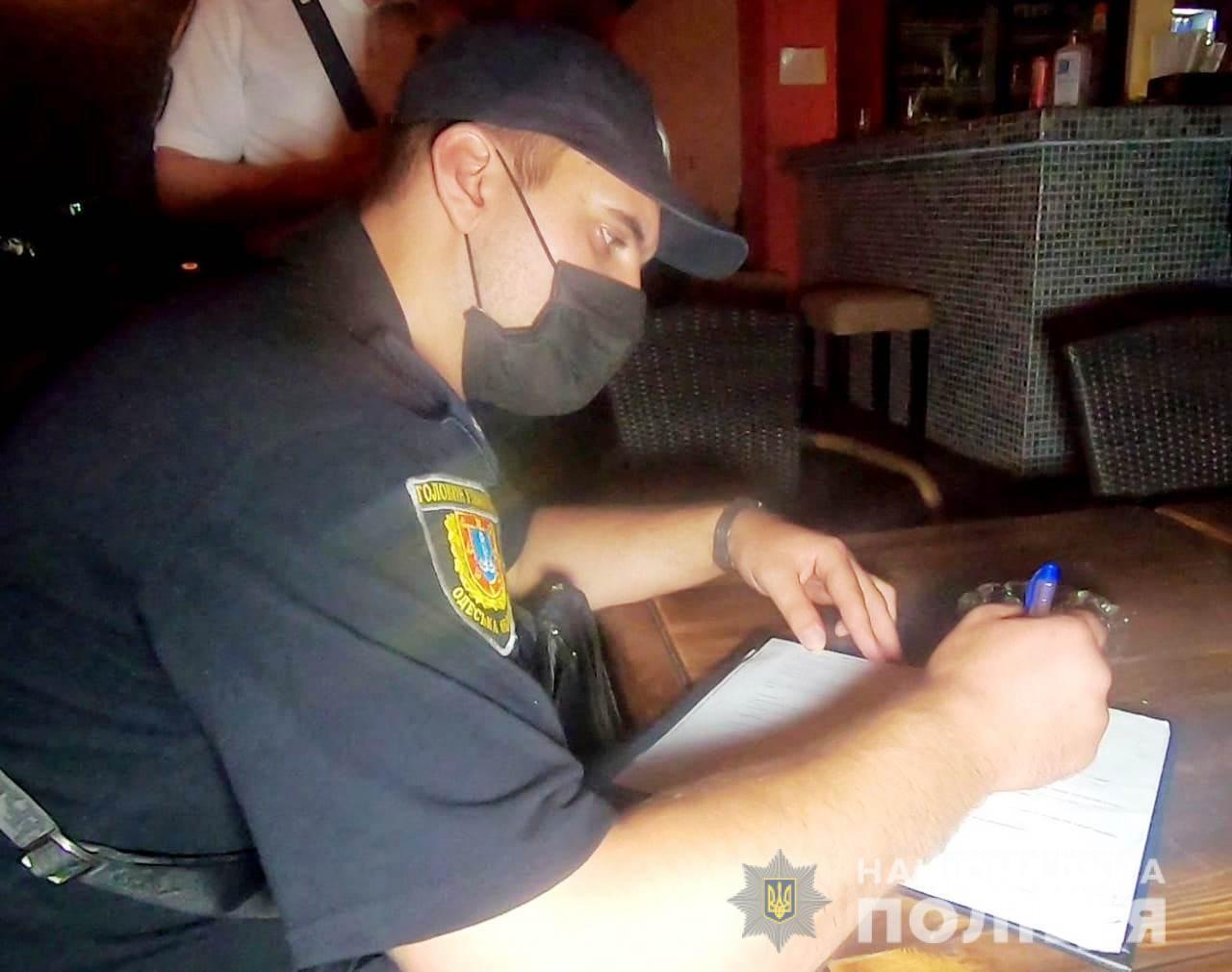 Упродовж вихідних на Одещині поліцейські припинили діяльність 44 розважальних закладів