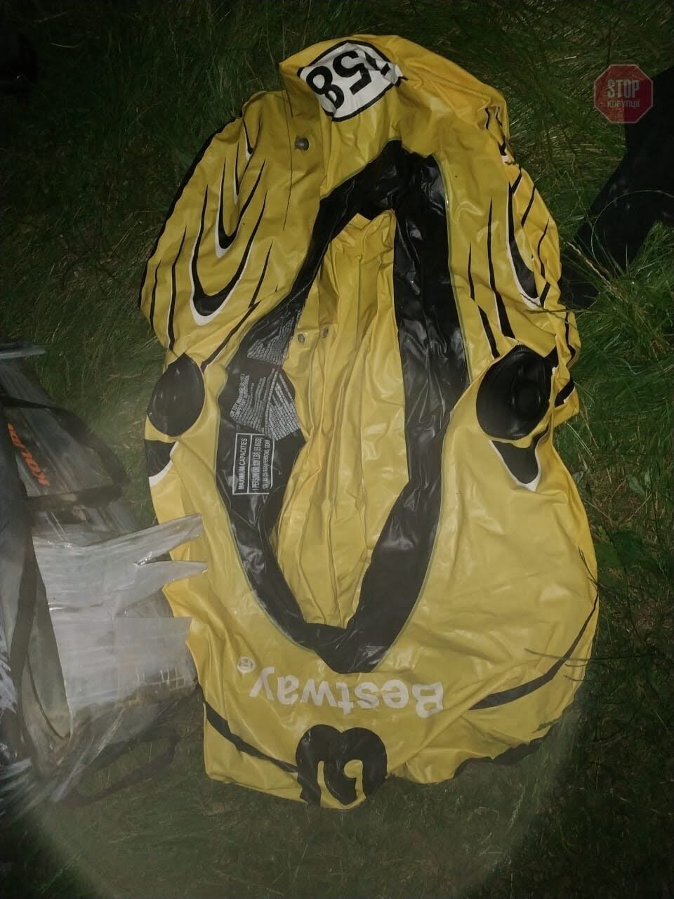 У Закарпатській області контрабандисти намагались переправити сигарети в Угорщину на човні