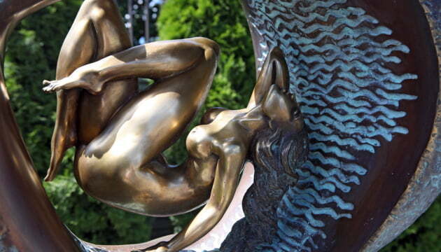 Харківський скульптор представив свою версію ''Викрадення Європи''