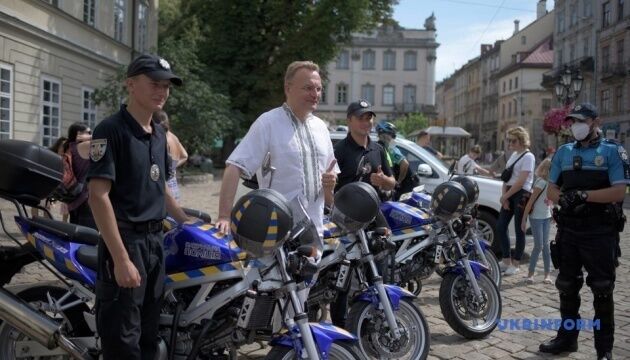 На вулиці Львова виїхали поліцейські мотопатрулі