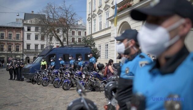 На вулиці Львова виїхали поліцейські мотопатрулі