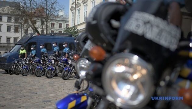 На вулиці Львова виїхали поліцейські мотопатрулі