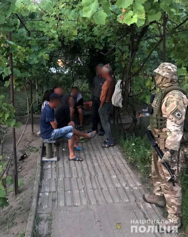 На Херсонщині поліцейські звільнили з трудової експлуатації 13 заробітчан