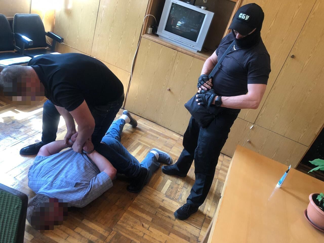 Посадовця Держагентства водних ресурсів на Київщині викрито на хабарі в 2 тис доларів США