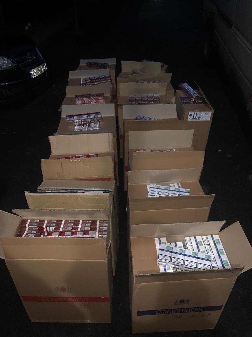 У Рівному правоохоронці вилучили 8 000 пачок незаконно виготовлених цигарок (ФОТО)