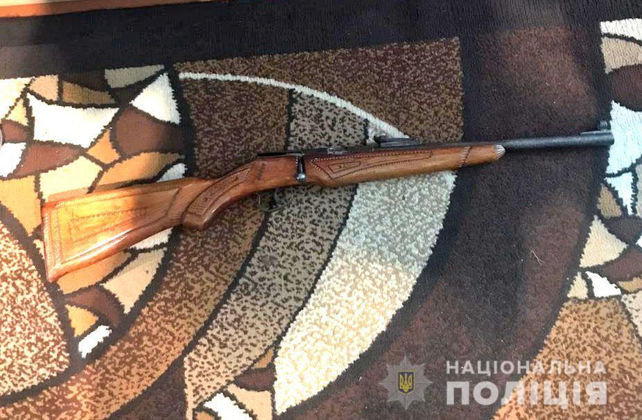 На Херсонщині поліцейські викрили майстерню зі схроном вогнепальної зброї