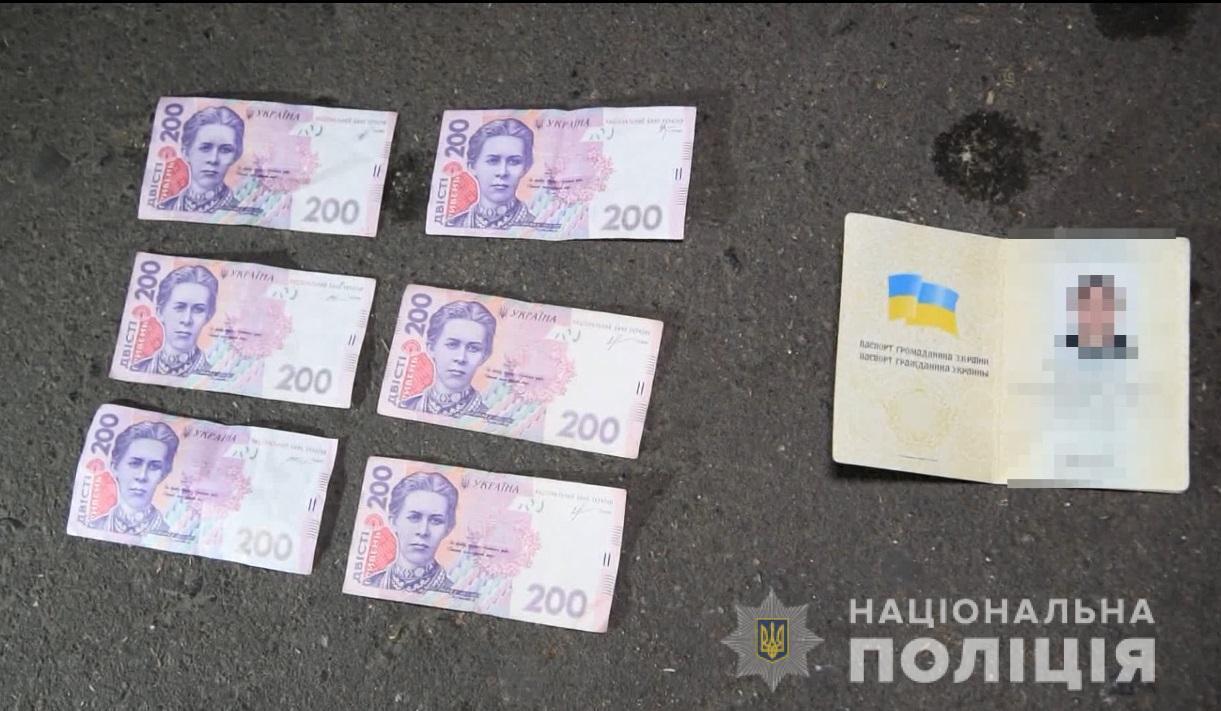 В Одесі правоохоронці оперативно затримали правопорушниць, які обікрали жінку з двома малесенькими дітьми