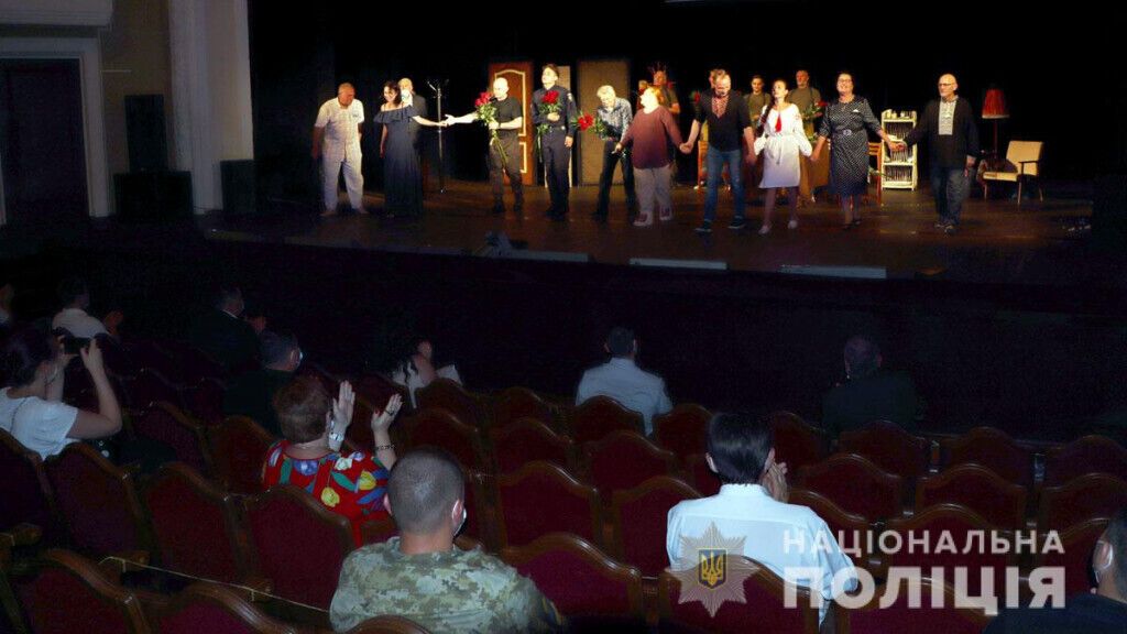 На Донеччині відбулася прем’єра вистави за участі поліцейських про вільний Донецьк
