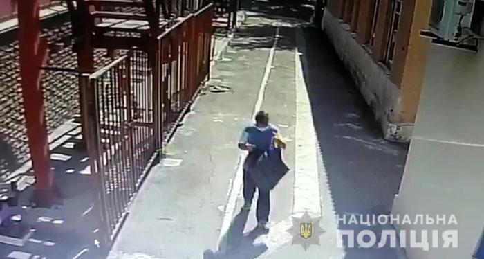 Поліція Маріуполя розшукує зловмисника, який наніс тілесні ушкодження охоронцю синагоги