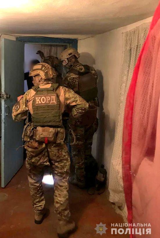 На Херсонщині поліцейські звільнили з трудової експлуатації 13 заробітчан