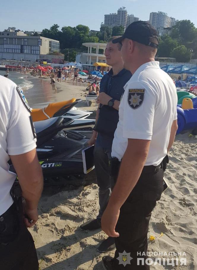 На Чорноморському узбережжі співробітники водної поліції проводять рейди серед власників плавзасобів