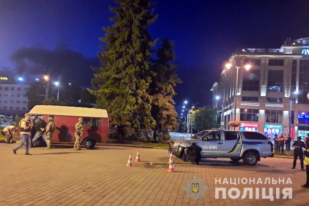 Заручники у Луцьку звільнені, зловмисник затриманий, – Арсен Аваков