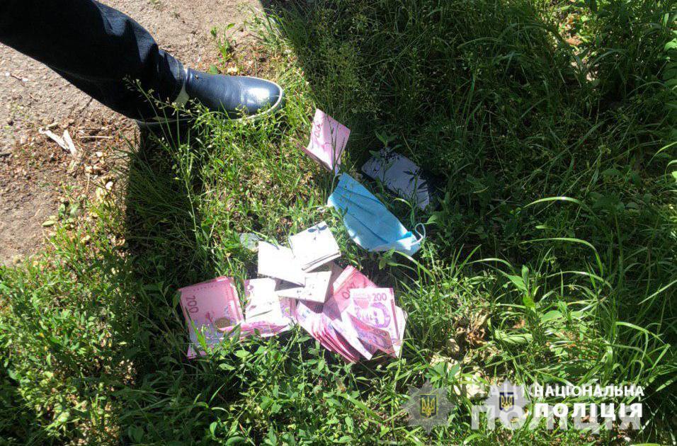 Внутрішня безпека поліції затримала посадовця черкаської поліції на збуті зброї