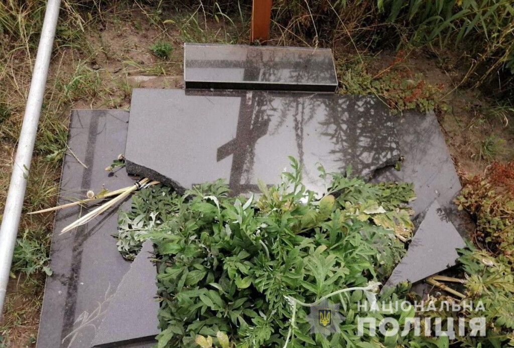 Оперативники Краматорська викрили зловмисників, які руйнували могили на кладовищі