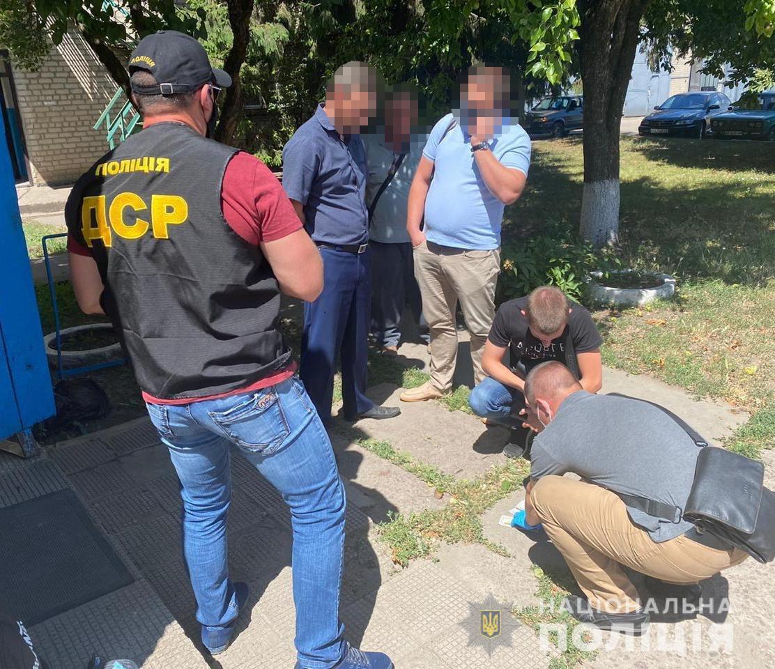 На Дніпропетровщині правоохоронці затримали керівника міжрайонного управління водного господарства на хабарі