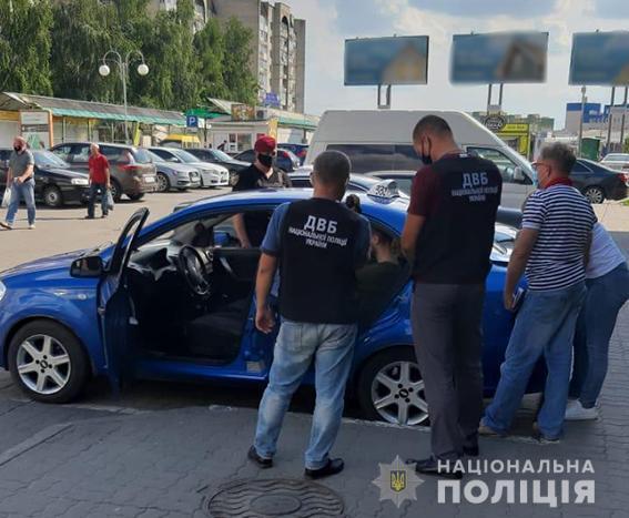 Волинські оперативники внутрішньої безпеки поліції затримали збувача наркотиків
