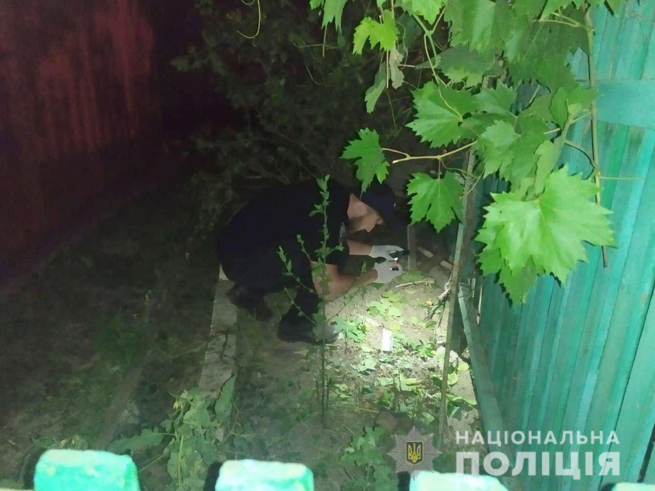 Поліцейські оперативно встановили та затримали миколаївця, який вчинив вибух у дворі житлових будинків