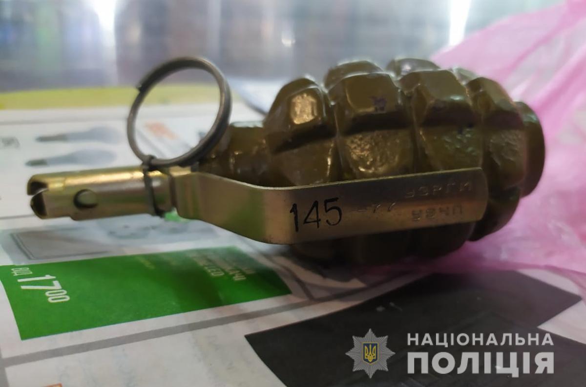 На Запоріжжі правоохоронці затримали озброєного нетверезого хулігана