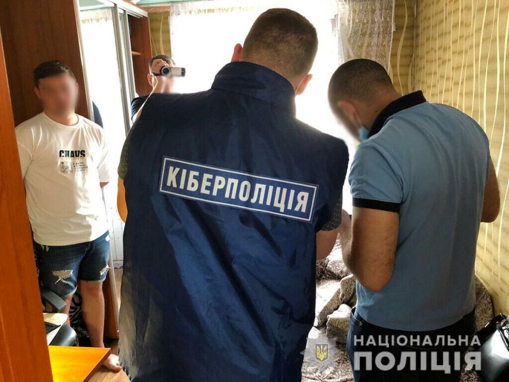 Кіберполіція припинила діяльність мешканця Донецької області зі збуту даних користувачів міжнародних онлайн-магазинів