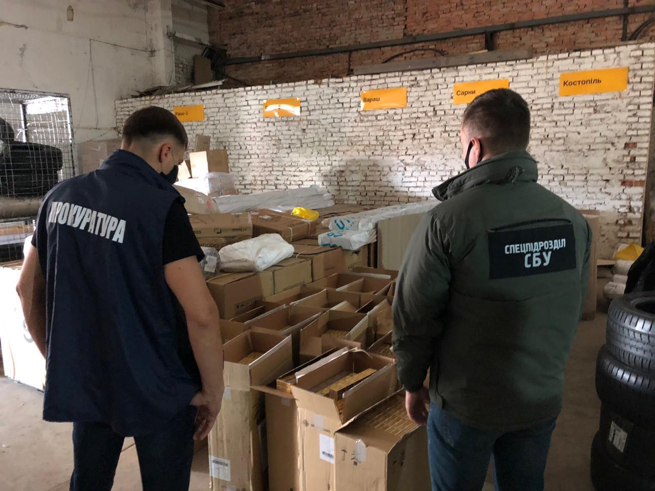У Рівному вилучили 12 000 пачок контрафактних цигарок (ФОТО)
