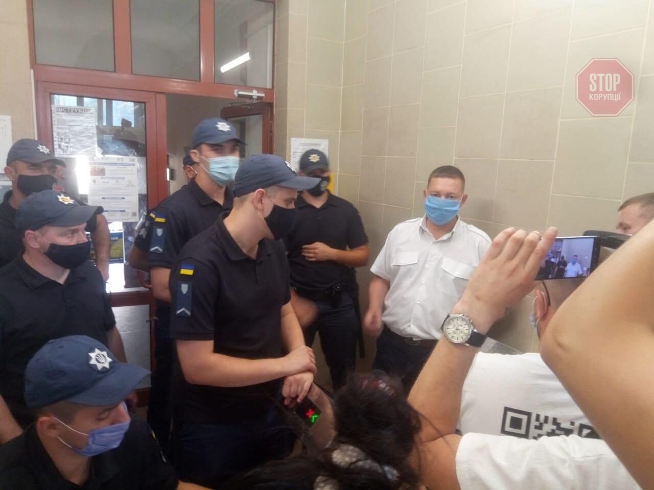  Cправа Головача: журналістів не пускають до зали суду. Фото: СтопКор