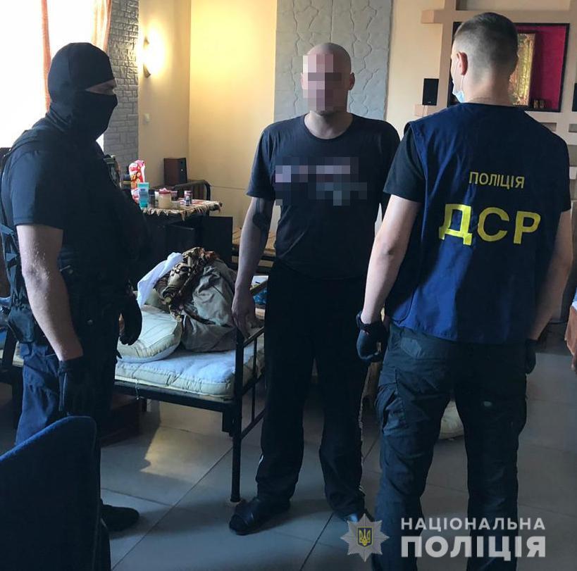 На Житомирщині поліцейські ліквідували канал постачання наркотиків до установи виконання покарань