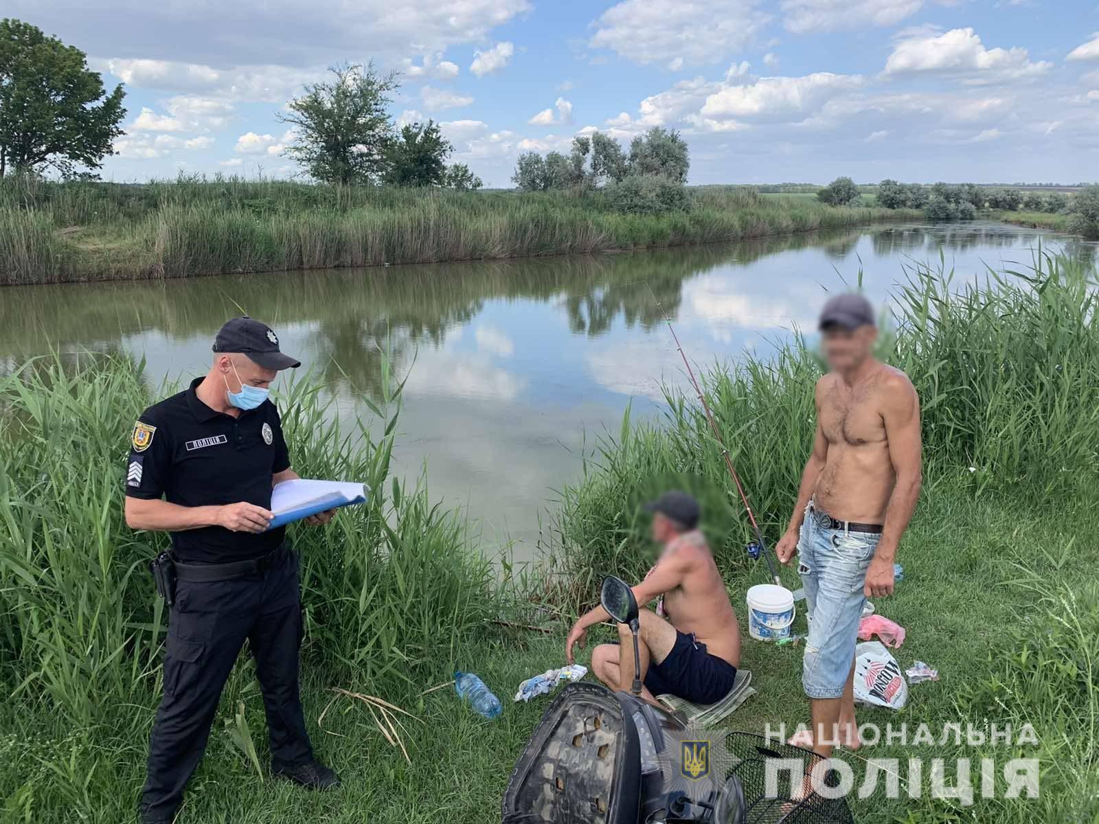 На Одещині поліцейські проводять профілактичну роботу з громадянами щодо дотримання заходів безпеки біля води