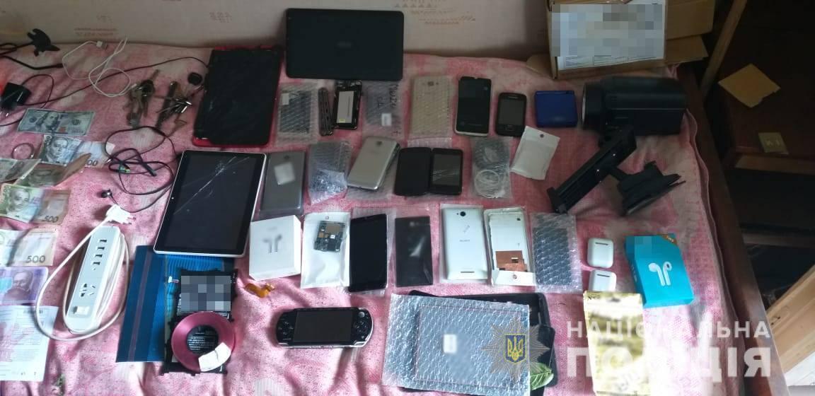 В Одесі поліцейські заарештували жителя Роздільнянського району за підозрою в крадіжці з проникненням у житло