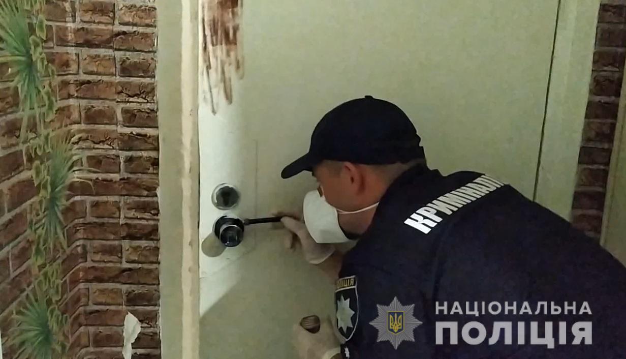В Одесі поліцейські заарештували жителя Роздільнянського району за підозрою в крадіжці з проникненням у житло