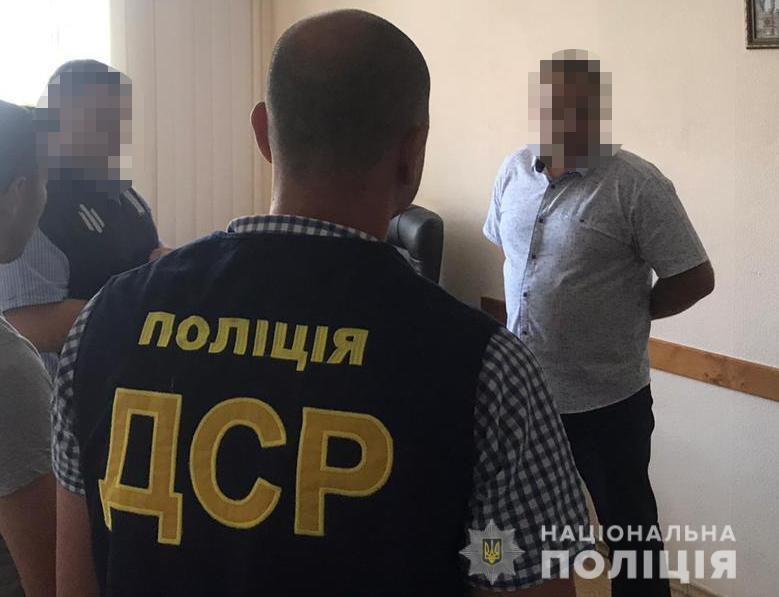 Упродовж двох діб поліція затримала дев’ять посадовців на хабарях