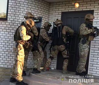 Поліція Київщини затримала озброєну банду за вчинення розбійного нападу на підприємця