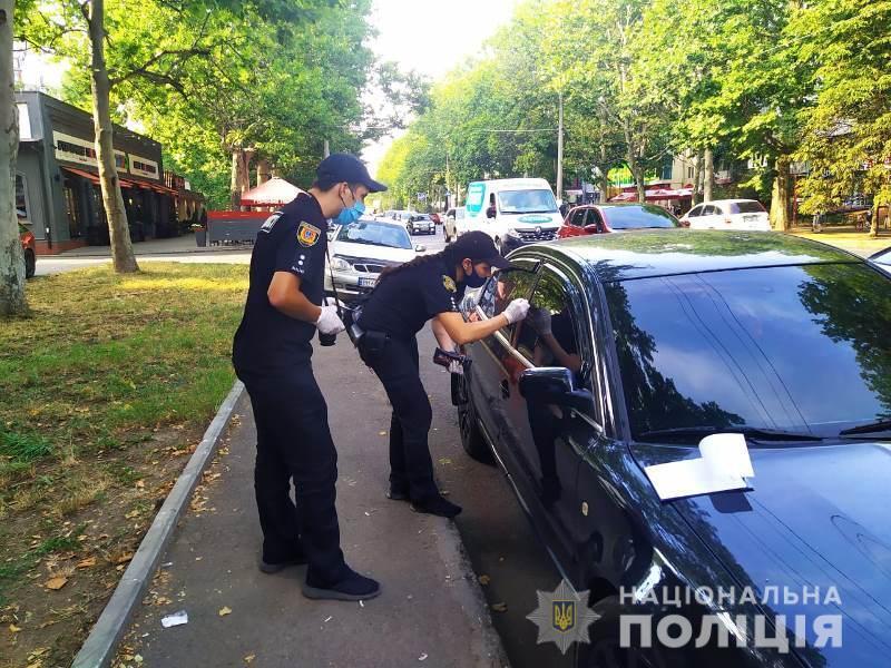 Поліцейські затримали двох іноземців за підозрою у крадіжці з автомобіля одесита