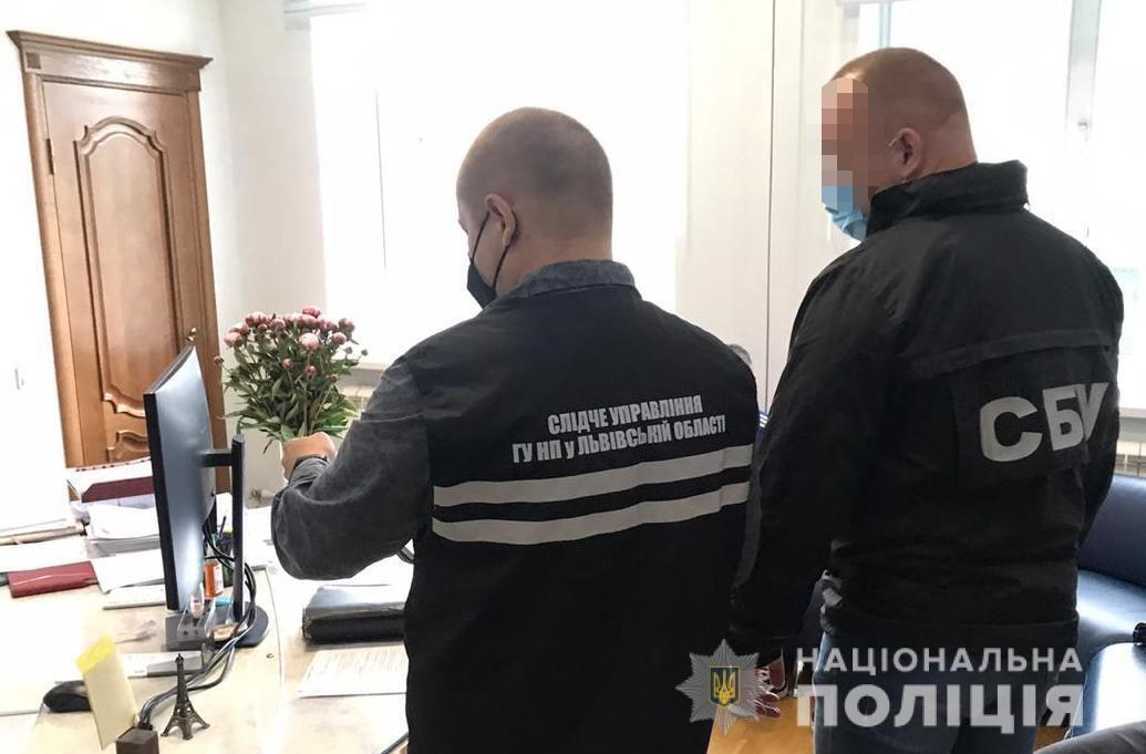 Слідчі поліції повідомили про підозру в розтраті майна двом колишнім керівникам «Львівського локомотиворемонтного заводу»