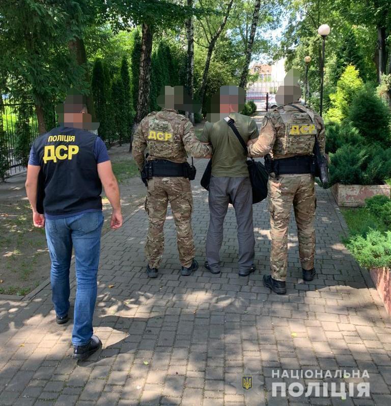У Львові поліція затримала одного з організаторів озброєної банди, який перебував у міжнародному розшуку