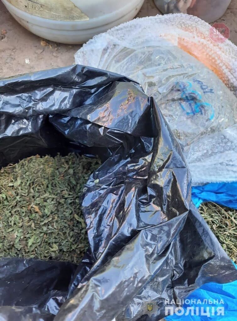 На Запоріжжі у пенсіонера виявили 5 кілограмів наркотиків (фото)