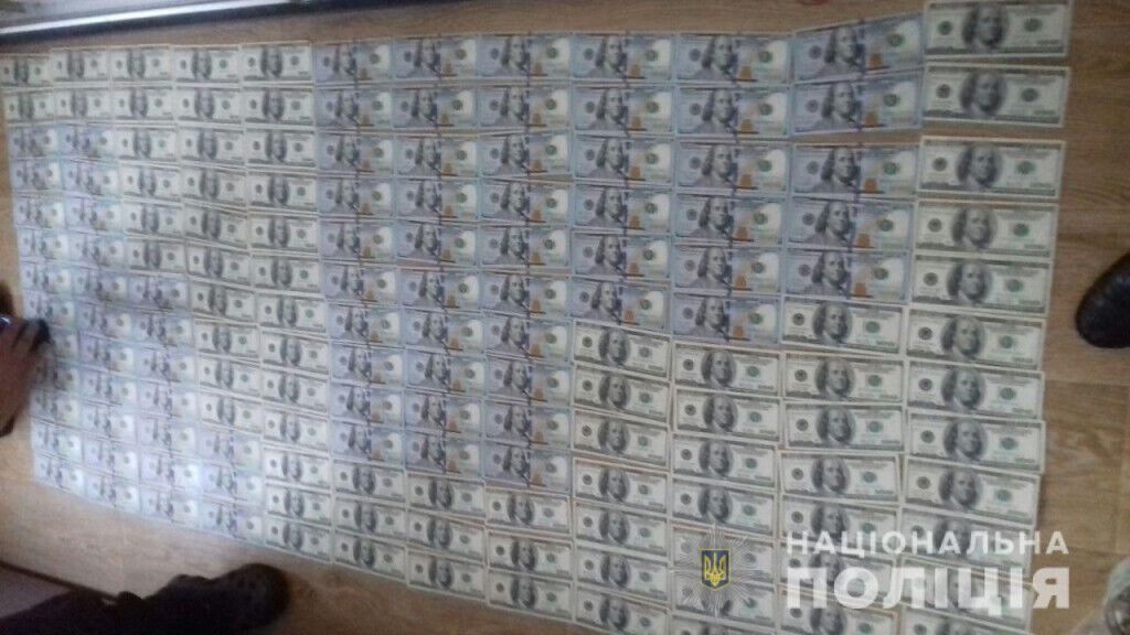 Поліція викрила злочинну організацію, учасники якої незаконно збули чотири тонни пороху з казенного підприємства (ВІДЕО)