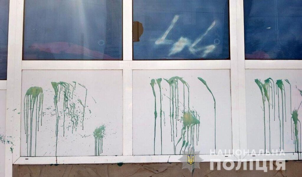 Поліція Маріуполя розпочала досудове розслідування за фактом хуліганських дій біля офісу політичної партії
