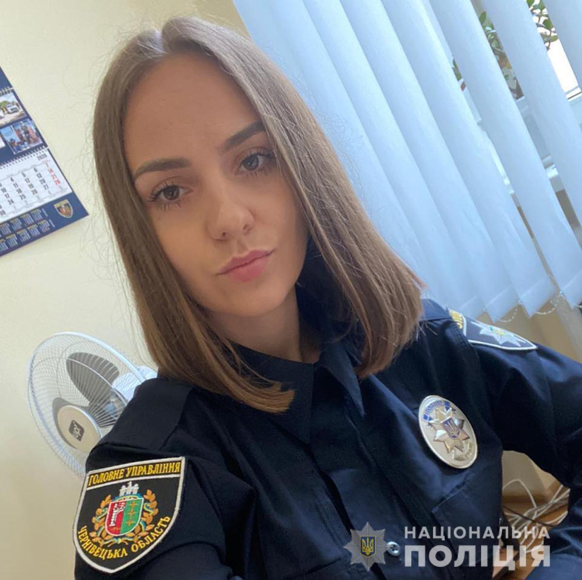Буковинська поліцейська втілила мрію онкохворої дівчинки та віддала їй своє волосся для перуки