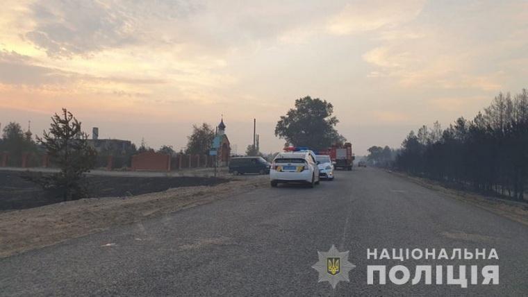 На Луганщині поліція, ДСНС, військові та лікарі продовжують працювати на місті ліквідації лісових пожеж