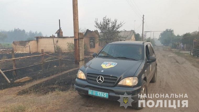На Луганщині поліція, ДСНС, військові та лікарі продовжують працювати на місті ліквідації лісових пожеж
